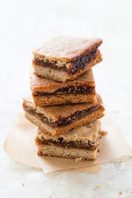 Soft-Baked Cinnamon Oat & Apple Sandwich Breakfast Bar (1)