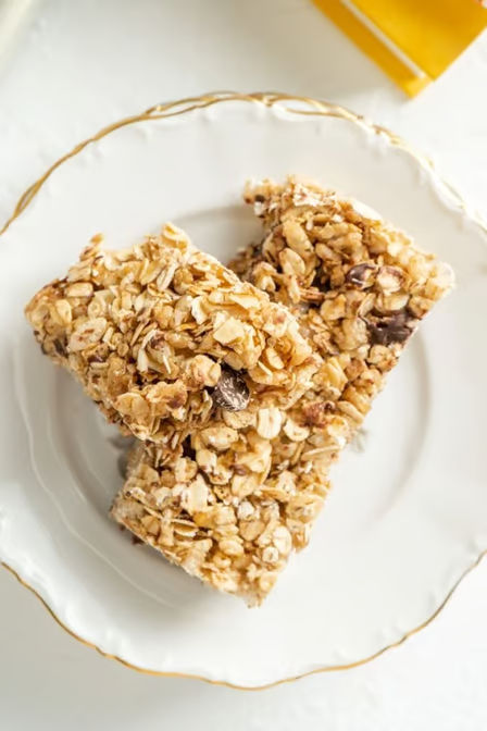 Chewy Chocolate Chip Granola Bar (1)